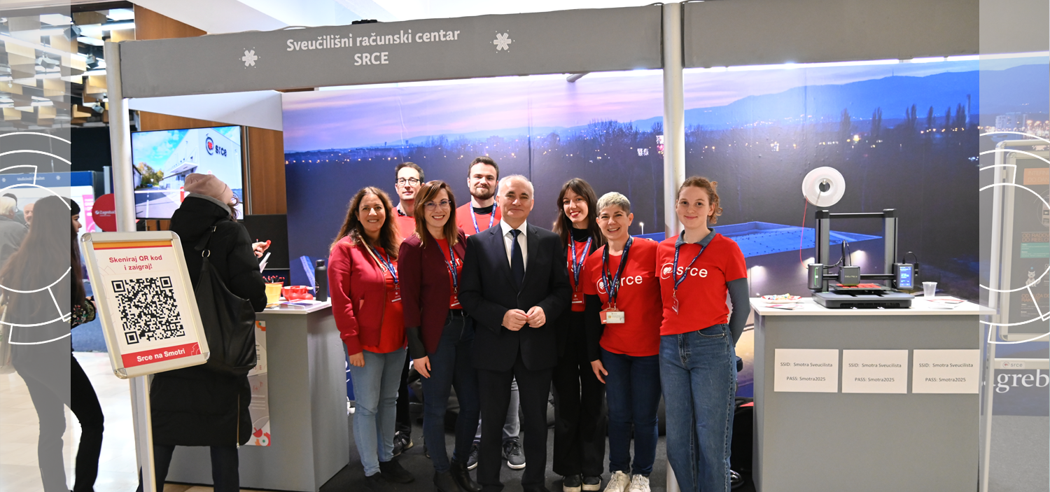 Srcaši s rektorom na štandu 30. smotre