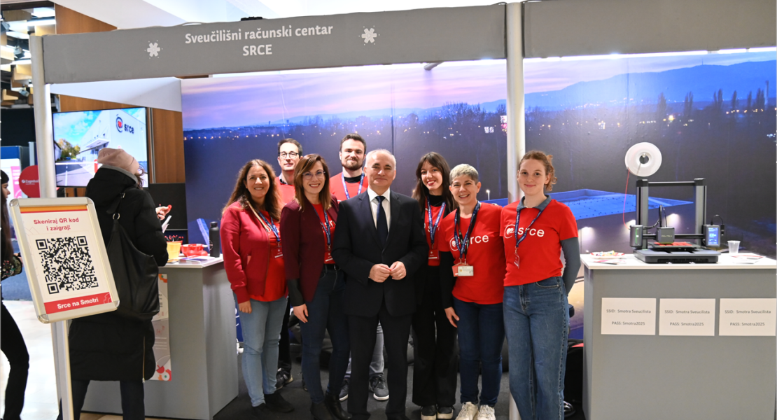 Srcaši s rektorom na štandu 30. smotre